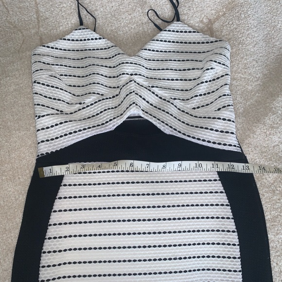 Entry Cut- out Midi Dress - Picture 11 of 12